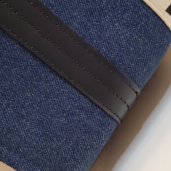 NWT Halston Denim Blue Canvas Tote Bag With Crossbody Strap - Picture 5 of 17